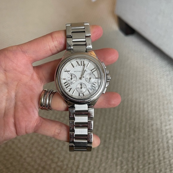 Gorgeous oversized Michael Kors watch - Picture 4 of 5